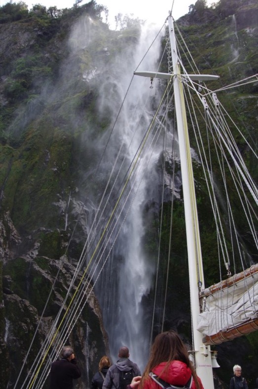 milford_sound_bow_in_falls